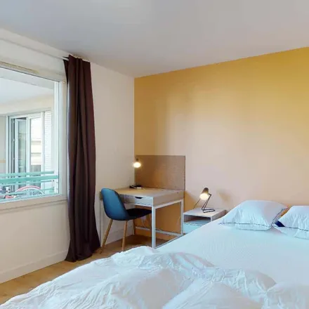 Rent this 5 bed room on 17 Avenue Claude Debussy in 92110 Clichy, France