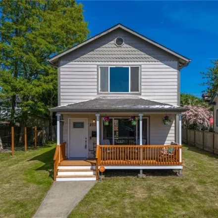 Buy this 3 bed house on 2539 South M Street in Tacoma, WA 98405