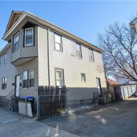 Image 3 - Admiral opposite Tappan, Admiral Street, Providence, RI 02918, USA - Townhouse for sale