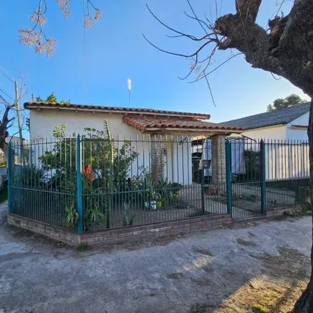 Buy this studio house on Est. Llavallol in Avenida Antártida Argentina, Partido de Lomas de Zamora