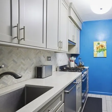 Image 3 - 194 Amsterdam Avenue, New York, NY 10023, USA - Apartment for sale