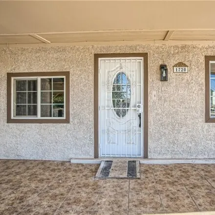 Image 3 - 1720 Weeping Willow Ln, Las Vegas, Nevada, 89104 - House for sale