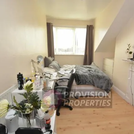 Image 6 - Cross Cliff Road, Leeds, LS6 2AX, United Kingdom - Townhouse for rent