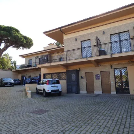 Rent this 4 bed apartment on Municipio di Frascati in Piazza Guglielmo Marconi, 00044 Frascati RM