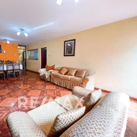 Buy this 12 bed house on Jirón Las Blendas in San Juan de Lurigancho, Lima Metropolitan Area 15419