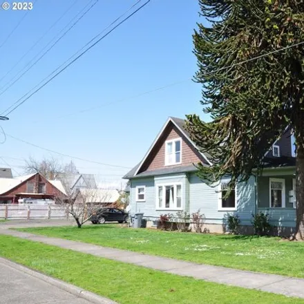 Buy this 5 bed house on 85 East Isabella Street in Lebanon, OR 97355