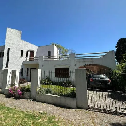 Rent this 3 bed house on Regina Pacini de Alvear in Partido de Tigre, Don Torcuato