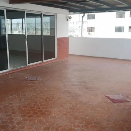 Rent this 3 bed apartment on Universidad de las Artes in Francisco Aguirre y Abad, 090312