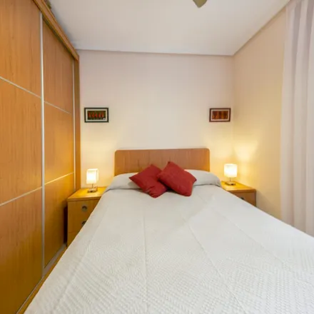 Rent this 3 bed room on Calle de Camarena in 229, 28047 Madrid