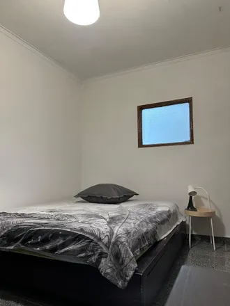 Rent this 6 bed room on Largo da Igreja in 2605-769 Casal de Cambra, Portugal
