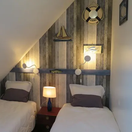 Rent this 2 bed house on 76400 Saint-Léonard
