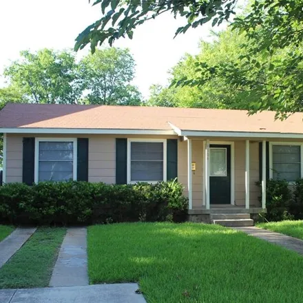 Rent this 3 bed house on 4304 Geddes Avenue in Fort Worth, TX 76107
