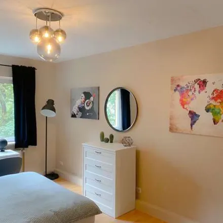 Rent this 3 bed apartment on Feldbergstraße 30 in 60323 Frankfurt, Germany