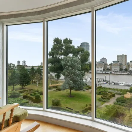 Rent this 3 bed apartment on Banyan House in The Boulevard, London