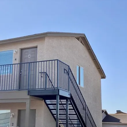 Rent this 3 bed apartment on 4316 South 25th Street in Phoenix, AZ 85040