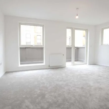 Rent this 4 bed townhouse on Hounslow Town Primary School in High Street, London