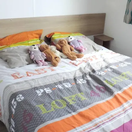 Rent this 2 bed house on Marché saisonnier de Gastes in Allée des Mimosas, 40160 Gastes