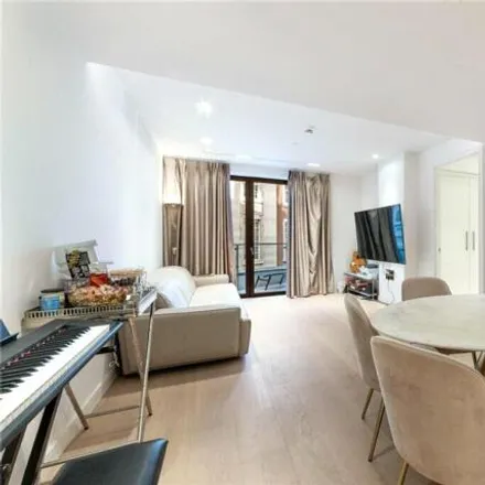 Rent this 3 bed room on Lincoln Square in 18 Portugal Street, London