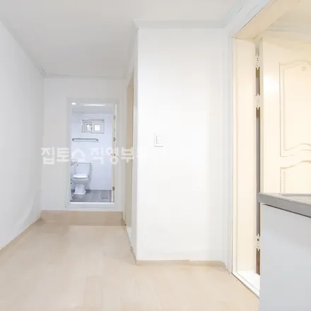 Rent this 2 bed apartment on 서울특별시 관악구 봉천동 178-276