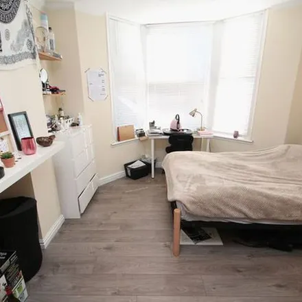 Rent this 3 bed apartment on Lochaber Street in Cardiff, CF24 3LS