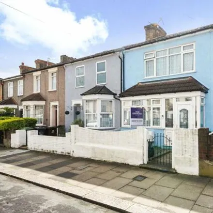 Buy this 3 bed townhouse on Sunningdale Avenue in London, IG11 7QF