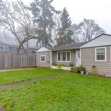 Buy this 3 bed house on 825 Missouri Avenue South in Salem, OR 97302