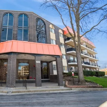 Buy this 3 bed condo on 4949 Golf Road in Skokie, IL 60077