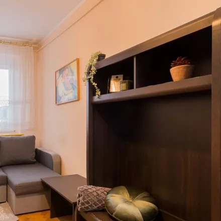 Rent this 3 bed room on Pilotów 20H in 80-460 Gdańsk, Poland