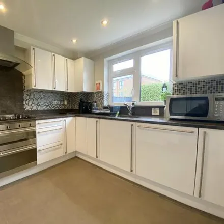 Image 2 - Hutsons Close, Wokingham, RG40 1QB, United Kingdom - Duplex for sale