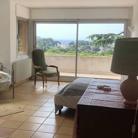Rent this 2 bed house on 13260 Cassis