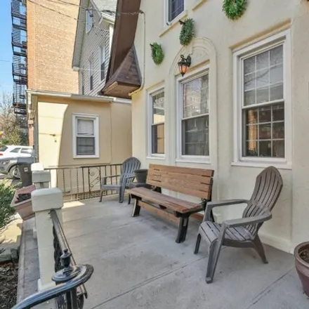 Image 3 - 3628 Greystone Avenue, New York, NY 10463, USA - House for sale