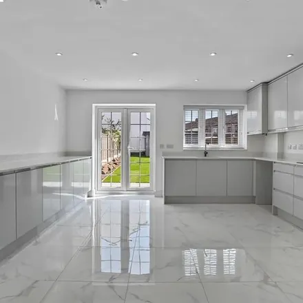 Rent this 5 bed apartment on Cranley Road in London, IG2 6AW