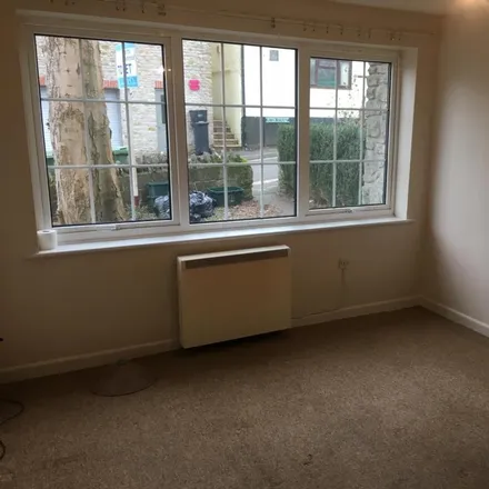 Image 2 - Peter Street, Shepton Mallet, BA4 5BL, United Kingdom - Apartment for rent