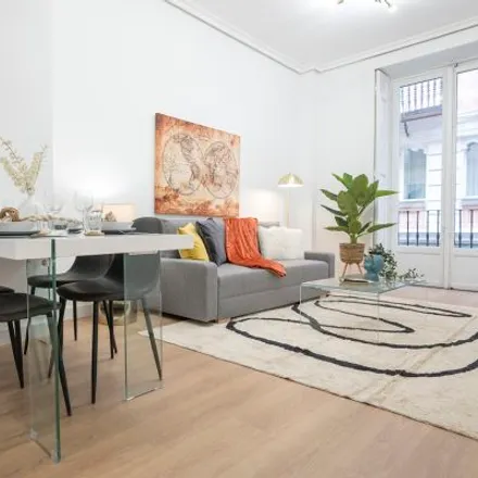 Rent this 4 bed apartment on Anauco in Calle de la Reina, 25