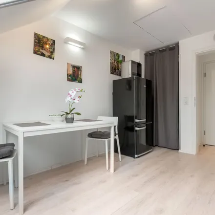 Image 5 - Heldenbergener Straße 7, 60437 Frankfurt, Germany - Apartment for rent