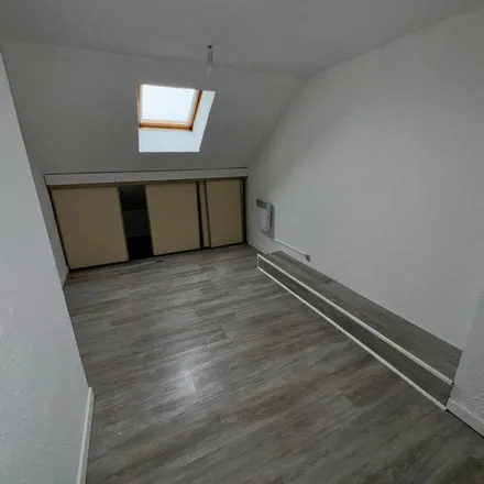 Rent this 3 bed apartment on Rue du Fort Gambetta in 57014 Metz, France