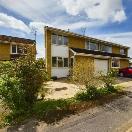 Buy this 3 bed duplex on Barbrook Close in West Berkshire, RG31 6RT
