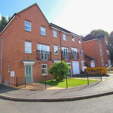 Buy this 5 bed townhouse on Bay Avenue in Bilston, WV14 0TT