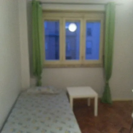 Rent this 1 bed apartment on Yuka e Kurt - Cabeleireiro e Estética in Rua do Arco do Carvalhão, 1070-219 Lisbon