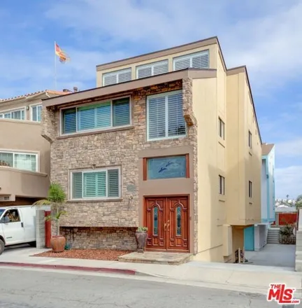 Rent this 3 bed house on 1100 Loma Drive in Hermosa Beach, CA 90254