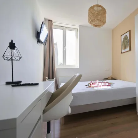 Rent this 6 bed room on 1 bis Cité Tittelin in 59155 Faches-Thumesnil, France