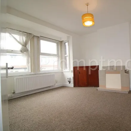 Rent this 1 bed apartment on 29 High Street in Luton, LU4 9LF