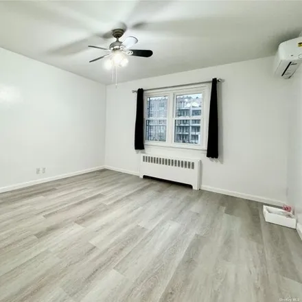 Image 3 - 30-10 23rd Street, New York, NY 11102, USA - Apartment for rent