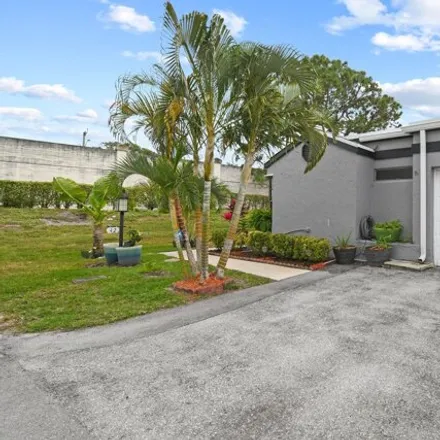 Image 2 - 4500 Biddeford Avenue, Palm Beach County, FL 33417, USA - House for sale