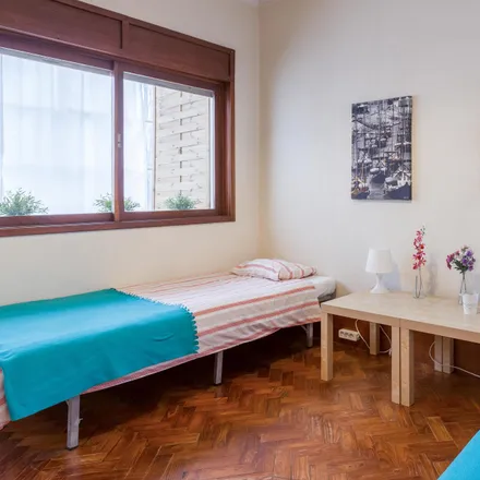 Rent this 4 bed room on Fonte do Outeiro in Rua Professor Mendes Correia, 4200-096 Porto