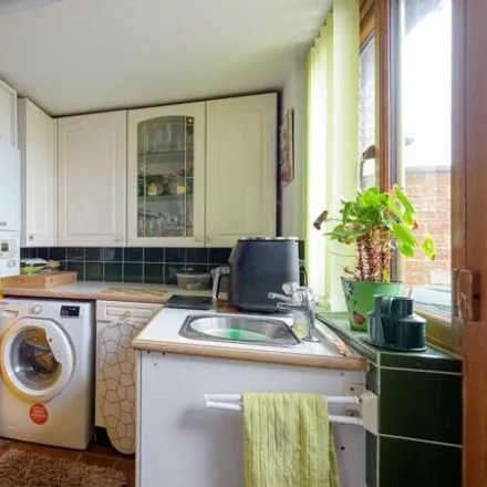 Image 5 - 307 Warminster Road, Sheffield, S8 8PR, United Kingdom - House for sale