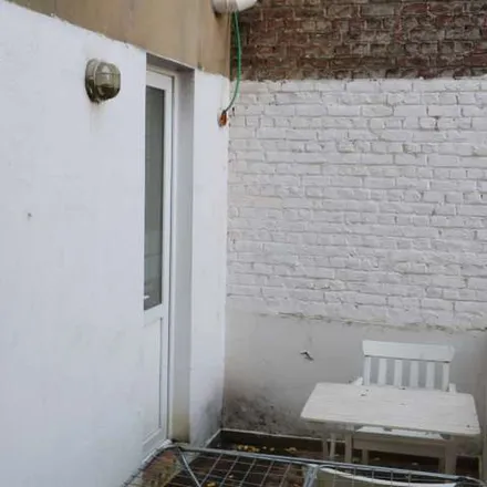 Rent this 1 bed apartment on Lycée La Retraite in Rue Charles Quint - Keizer Karelstraat, 1000 Brussels