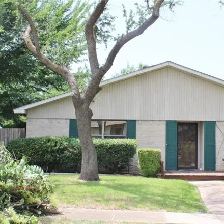 Rent this 3 bed house on 3005 Ravine Trl in Carrollton, Texas