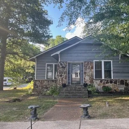 Buy this 3 bed house on 519 S Broad St in Batesville, Arkansas