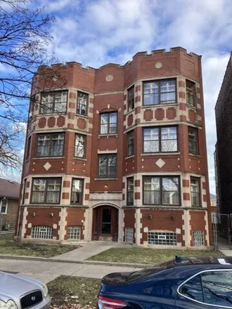 Buy this studio house on 8131-8133 South Kingston Avenue in Chicago, IL 60617